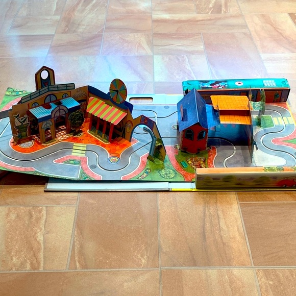 Vintage Kids Fire Engine Freddie Interactive Toy Truck Pop-Up Playset Book - Picture 3 of 6